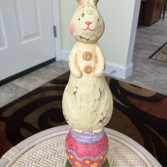 VINTAGE JIM SHORE TALL RABBIT ON EGG ENESCO HEARTWOOD CREEK COLLECTION  c2001 - Picture 8 of 16